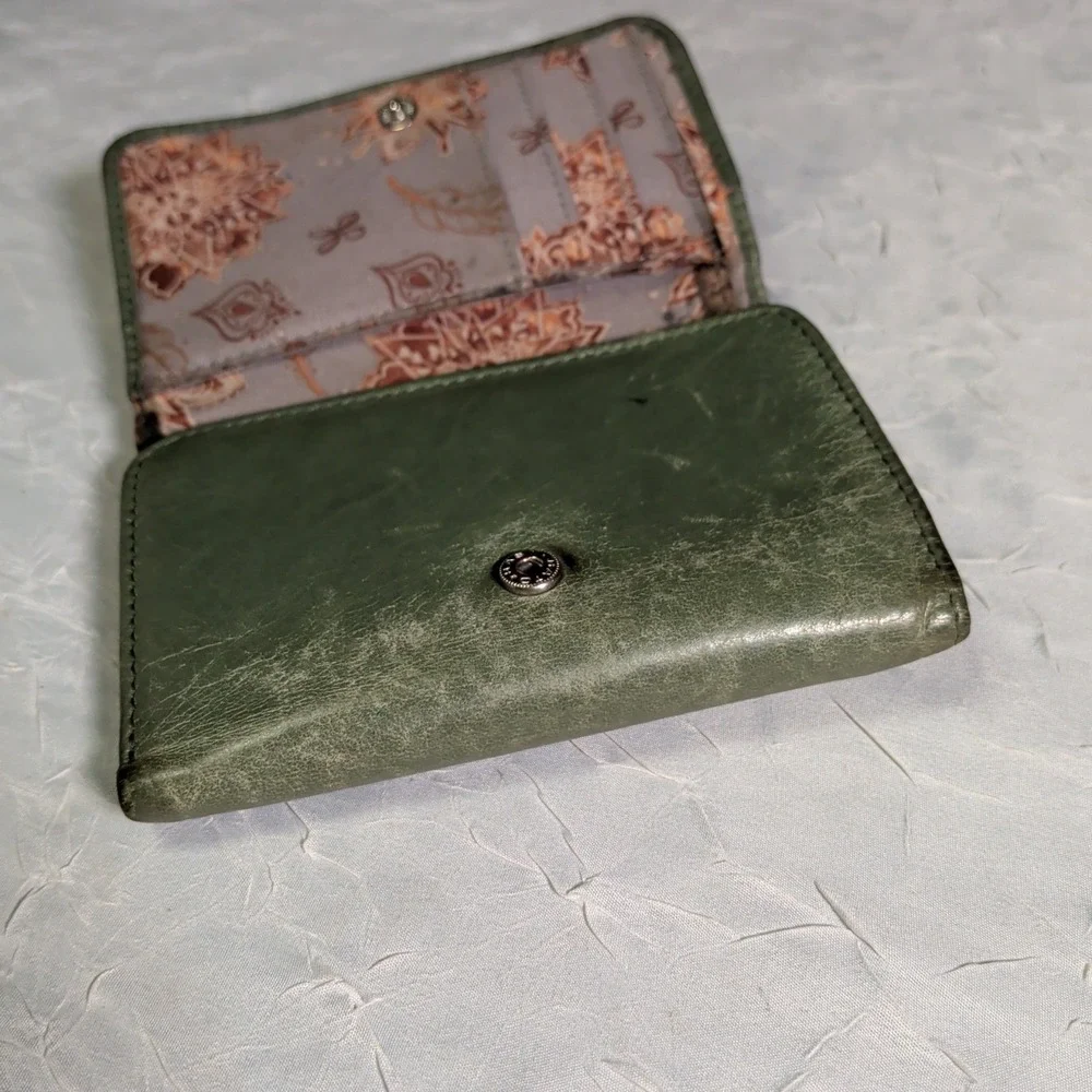 Hobo International Wallet Green Leather Clutch Snap Closure Card Slots Bohemian
